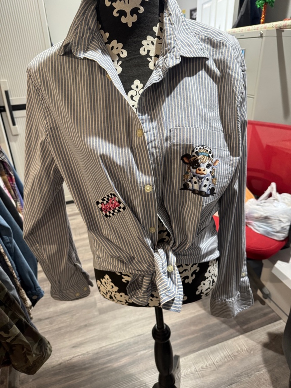Woman’s salty heifer lone sleeve shirt - Picture 3 of 4